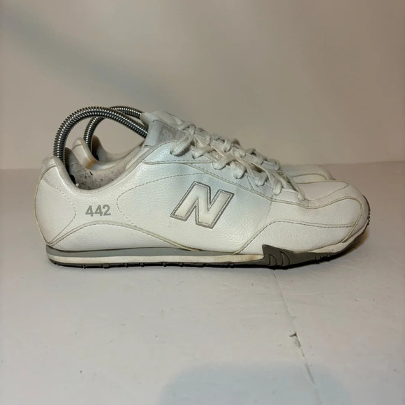 New Balance 442 Gray City Low Sneakers Shoes Womens 10.5 D White Gray Leather - Picture 1 of 9